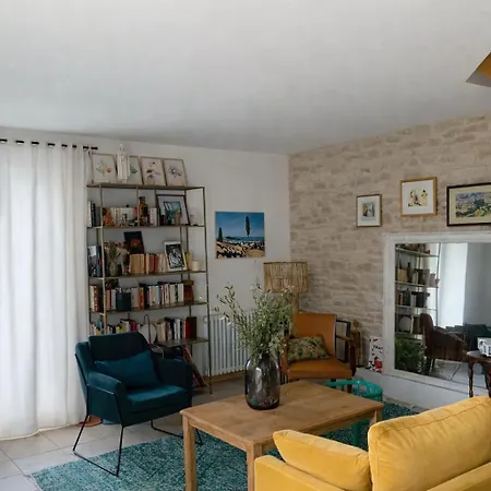Maison Familiale A Deux Pas Du Zoo De Thoiry *